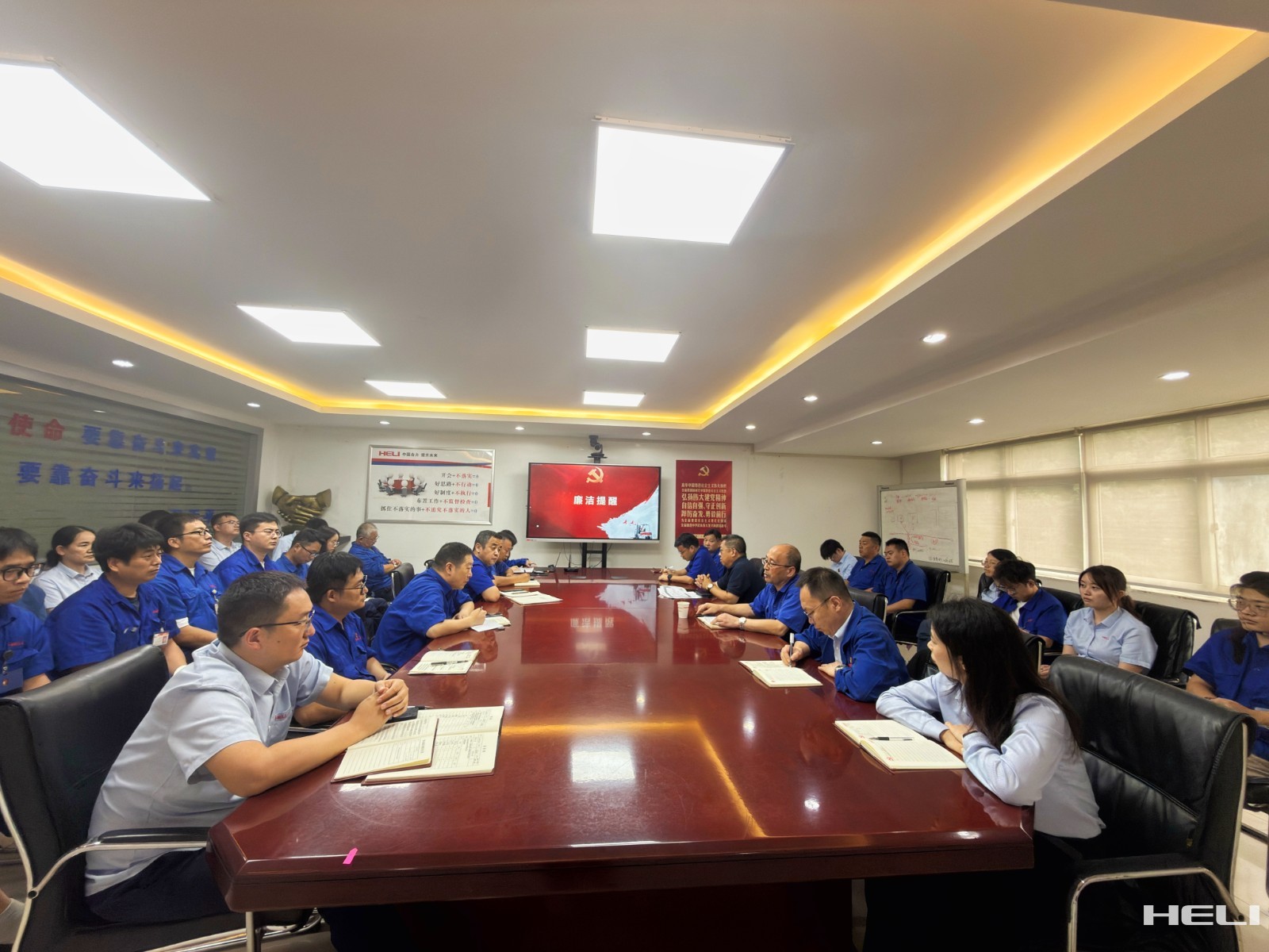 节前清廉警示教育会现场.jpg 节前清廉警示教育会现场.jpg